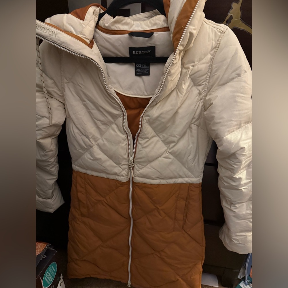 Burton Chescott Down Jacket in Creme Brulee/True Penny size XXS